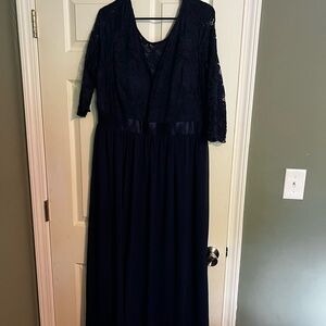 Elegant Navy Blue Lace Evening Dress